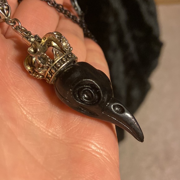 **SOLD** Raven Skull Necklace - Picture 4 of 6
